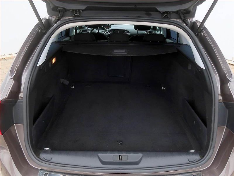 Peugeot 308 (2015) 1.6 e-HDi, Tempomat - fotka 13 z 15