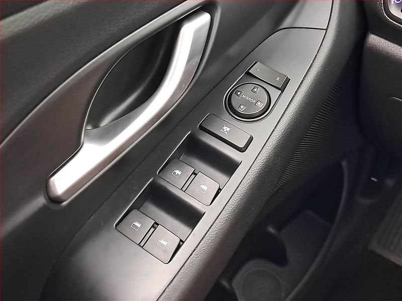 Hyundai i30 (2017) 1.0 T-GDI, Tempomat - fotka 19 z 19