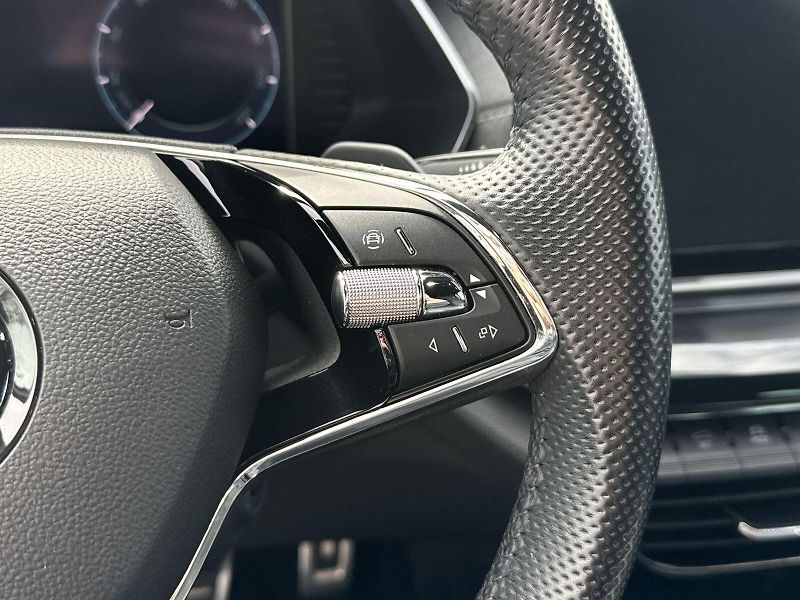 Škoda Octavia (2023) 2.0 TDI DSG Sportline - fotka 16 z 36