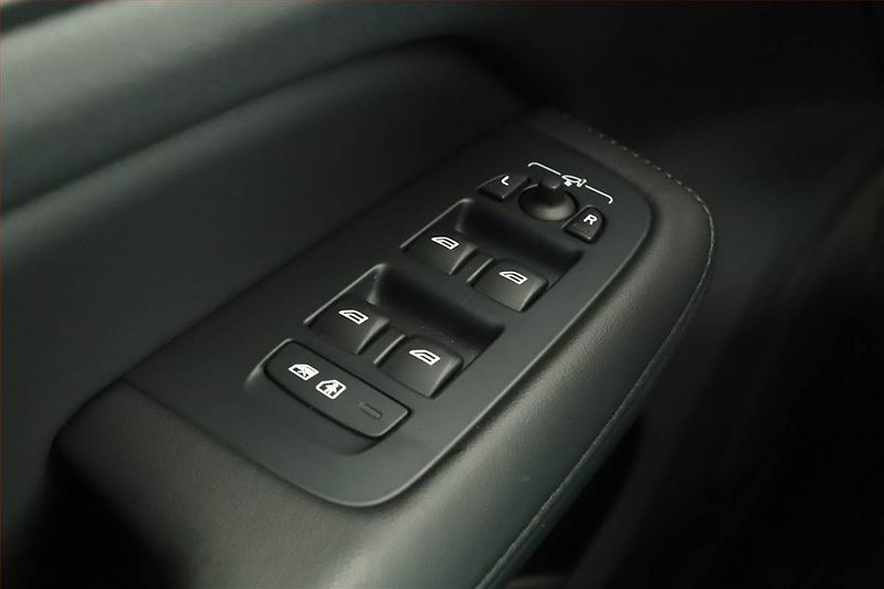 Volvo V60 (2024) B4 - fotka 12 z 17
