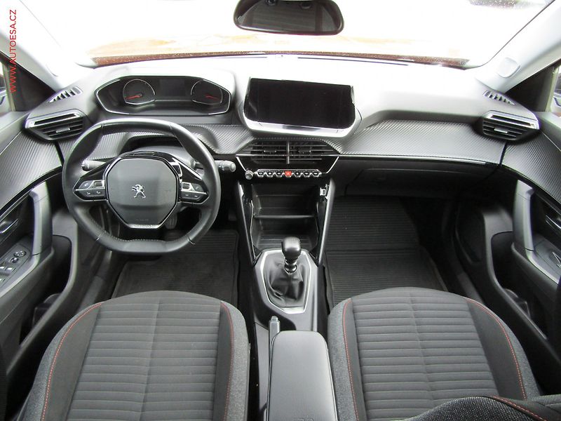 Peugeot 2008 (2022) 1.2PT, ČR, LED, park.čidla - fotka 8 z 22