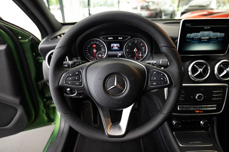 Mercedes-Benz Třídy A 180d Style - fotka 6 z 22