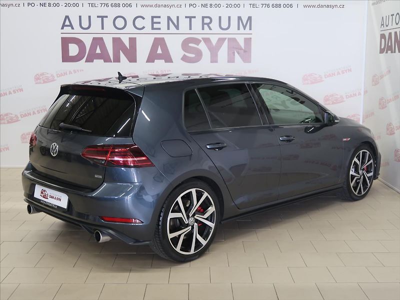 Volkswagen Golf 2,0 TSI 180kW GTI Performance - fotka 4 z 41