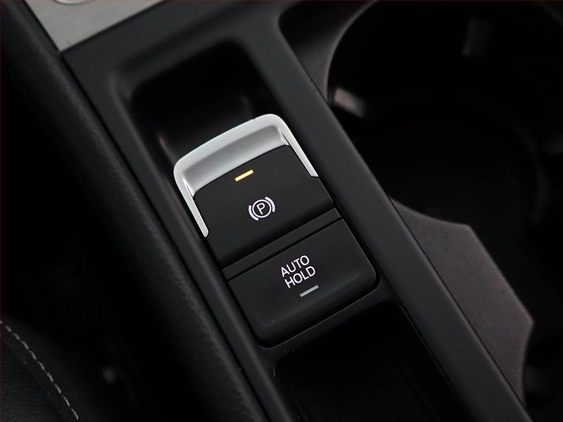 Volkswagen Golf (2016) 1.6 TDI, Automat, Serv.kniha - fotka 23 z 24