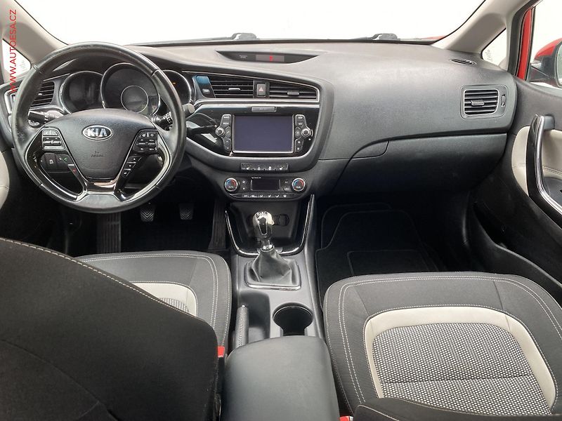 Kia Ceed (2017) 1.6GDi, ČR, AC, kamera - fotka 8 z 19