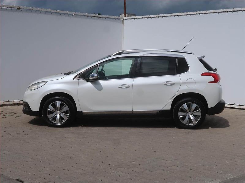 Peugeot 2008 (2013) 1.6 e-HDi, Navi, Tempomat - fotka 3 z 18