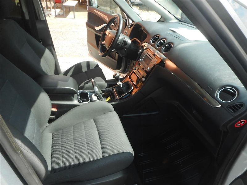 Ford S-MAX 2,2 TDCi Titanium - fotka 19 z 26