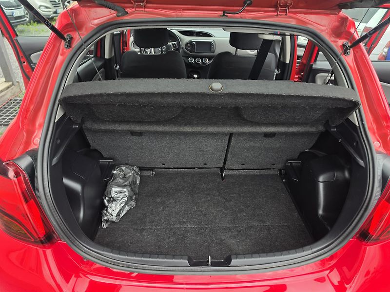 Toyota Yaris 1.3 VVTI Automat  - fotka 13 z 15