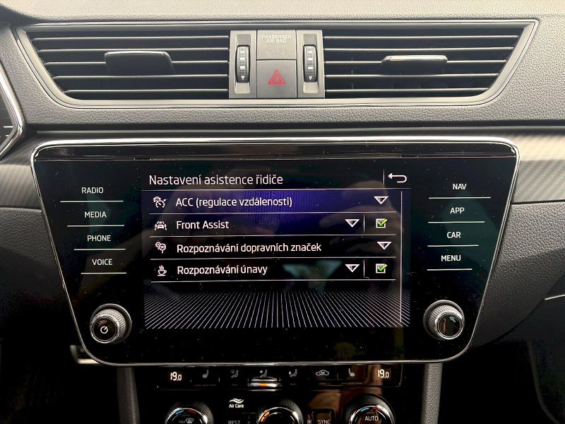 Škoda Superb (2021) DSG 2.0 TSI / 206kW / 4x4 / SP - fotka 33 z 34