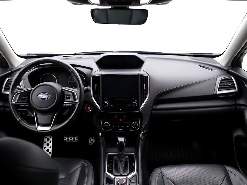Subaru Forester 2,0 e-Boxer 110kW Executive CZ - fotka 35 z 43