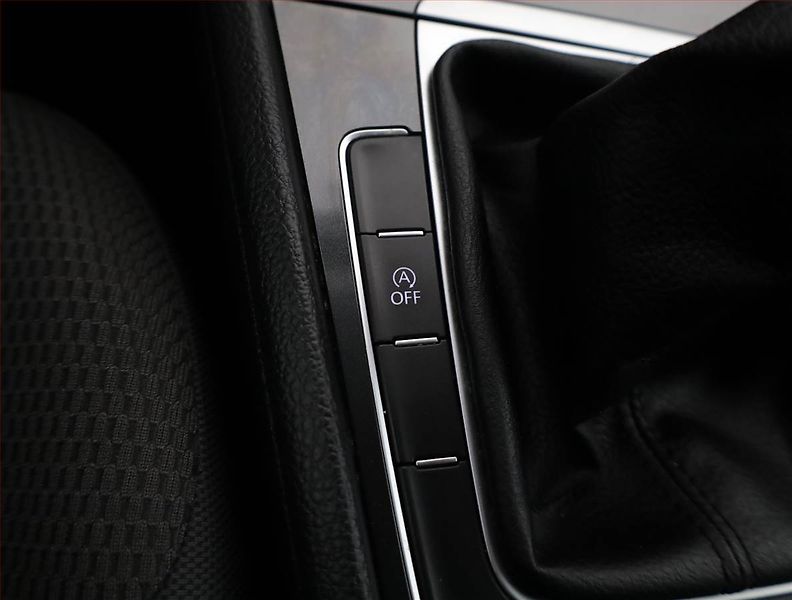 Volkswagen Golf (2018) 1.0 TSI, Tempomat - fotka 13 z 19