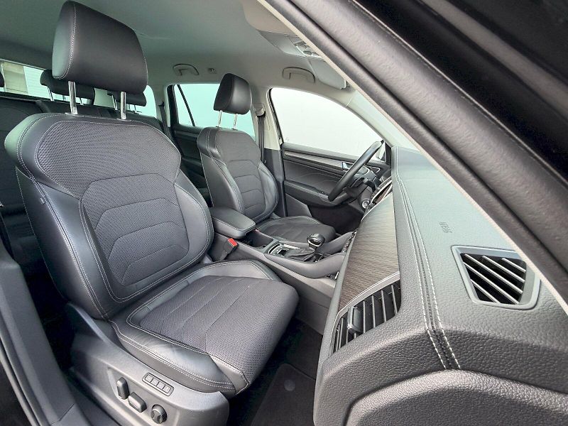 Škoda Kodiaq (2023) 2.0 TSI 140kW 4x4 Style - fotka 31 z 35