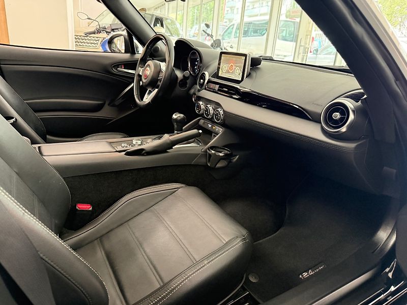 Fiat 124 Spider (2018) 1.4 Turbo AT Lusso - fotka 13 z 28