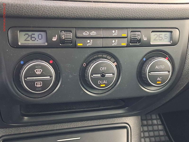 Volkswagen Tiguan (2009) 2.0 TDi 4x4, AC, xenon, navi - fotka 14 z 17
