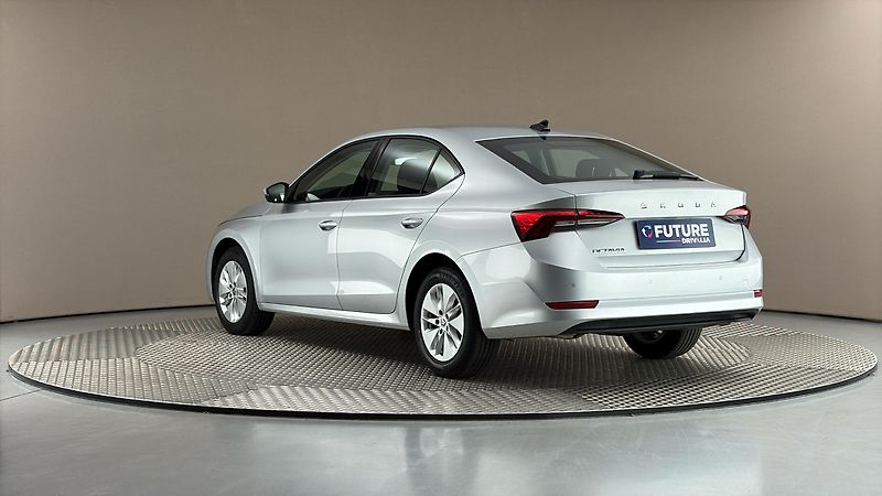 Škoda Octavia 2.0 TDI DSG Ambition - fotka 2 z 23