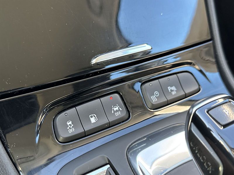 Opel Grandland X (2020) 1.6 TSI 4x4 Automat - fotka 24 z 33
