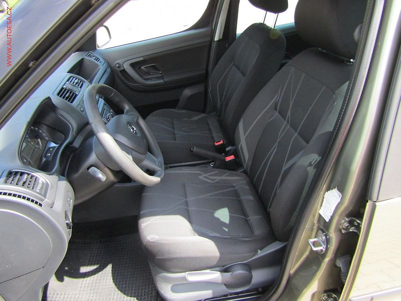 Škoda Roomster (2014) 1.2 TSi, ČR, AC - fotka 9 z 13