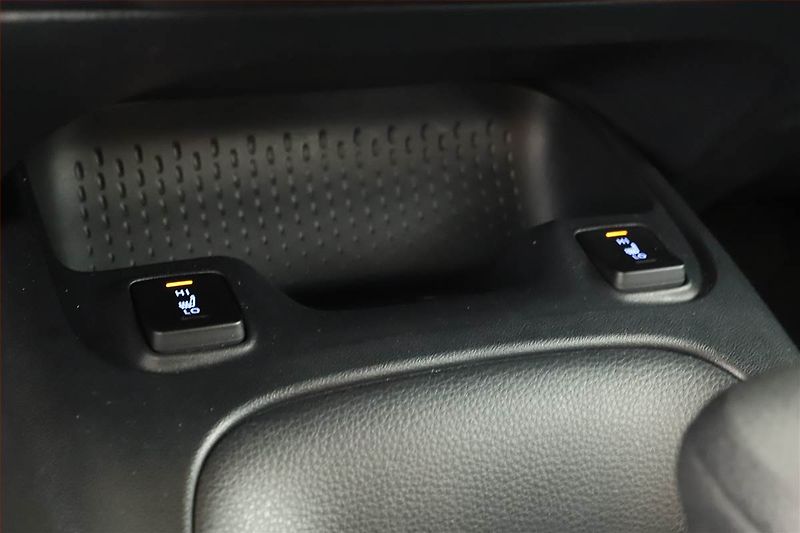 Toyota Corolla (2020) 1.8 Hybrid - fotka 14 z 15