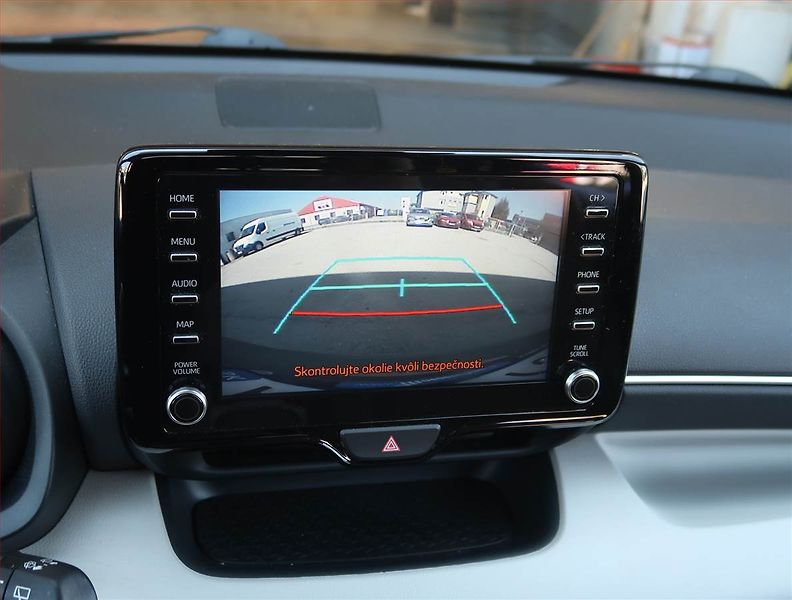 Toyota Yaris (2021) 1.5 VVT-i Hybrid, Automat - fotka 19 z 19