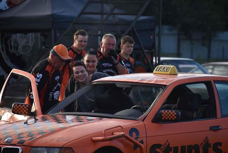Kaskadéři z Flott Cascaders team předvedli v Bruntále své klasické autorodeo 25. června. V České Vsi vystoupí 28. června a v Bludově 1. července.