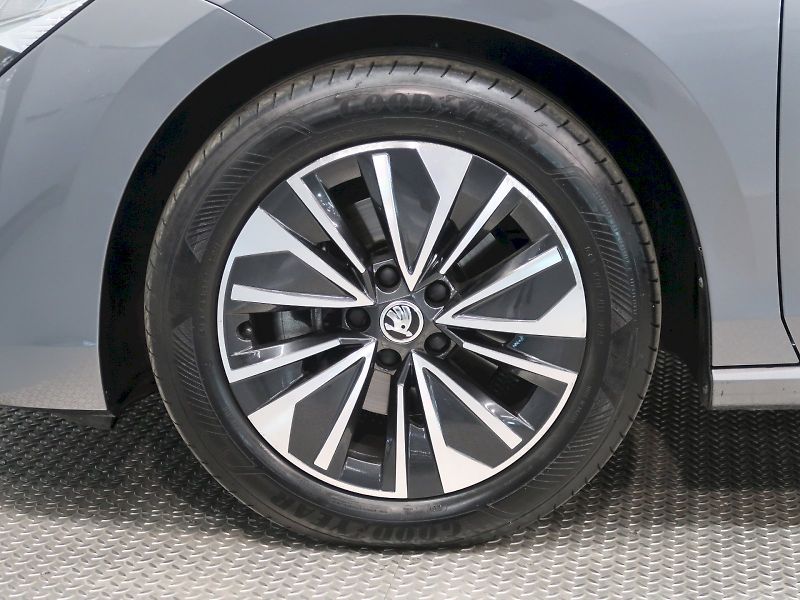 Škoda Superb (2024) 2.0TDI 110KW DSG NAVI - fotka 12 z 43