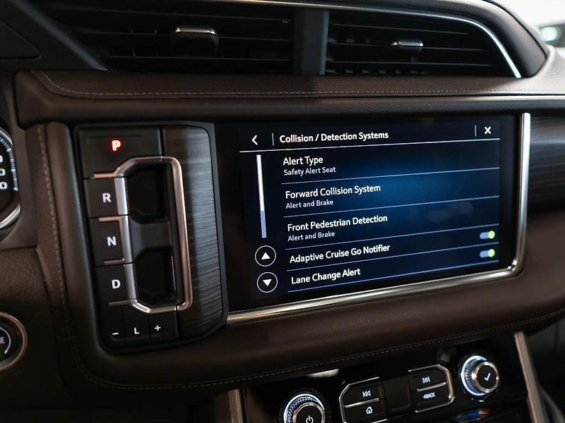 GMC Yukon (2021) 6.2 XL Denali Ultimate Air 4WD - fotka 33 z 44