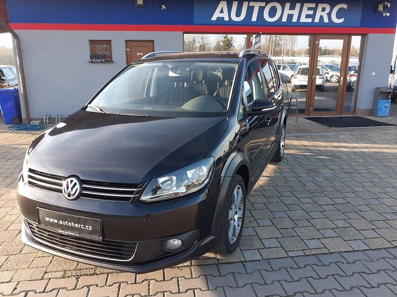 Volkswagen Touran (2011) 2.0 TDi CROSS - fotka 1 z 34