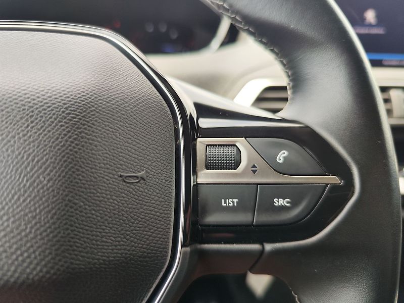 Peugeot 5008 1.6 BlueHDi/88kW Allure S&S - fotka 27 z 34