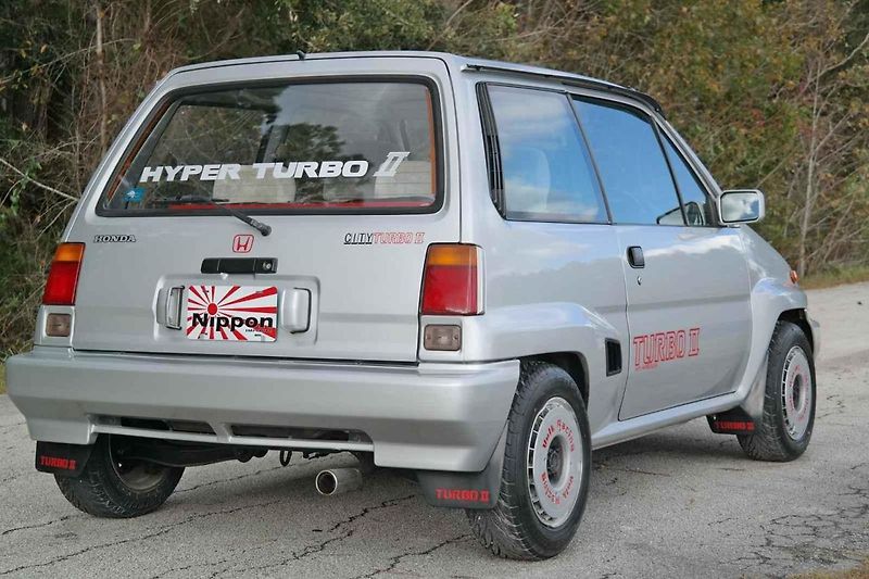 Honda City Turbo a Motocompo