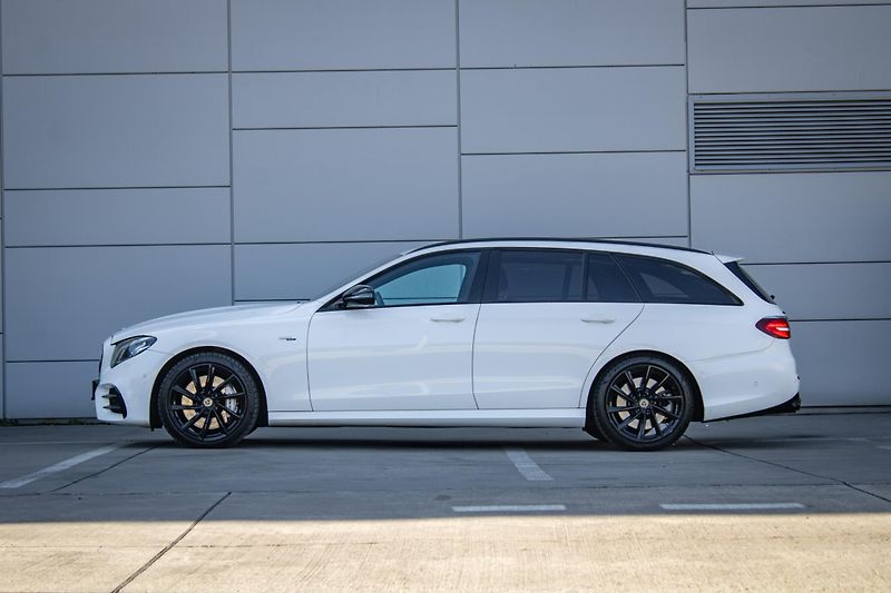 Mercedes-Benz Třídy E (2019) Mercedes-AMG 53 4MATIC+ A/T - fotka 4 z 50