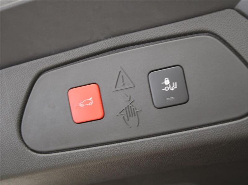 Opel Grandland 1,6 PHEV 165kW LED Matrix ČR - fotka 23 z 24