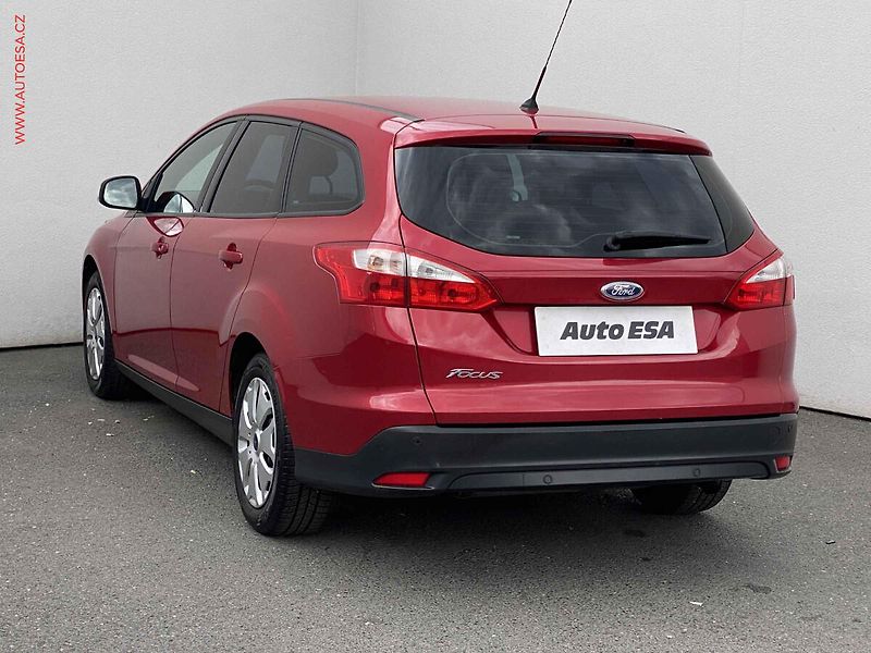 Ford Focus (2011) 1.6i16V, ČR, AC, park.asist - fotka 6 z 17