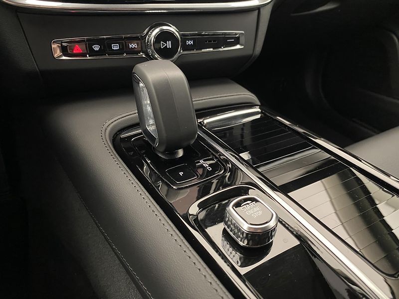 Volvo V90 T6 AWD RECHARGE DARK PLUS - fotka 27 z 60