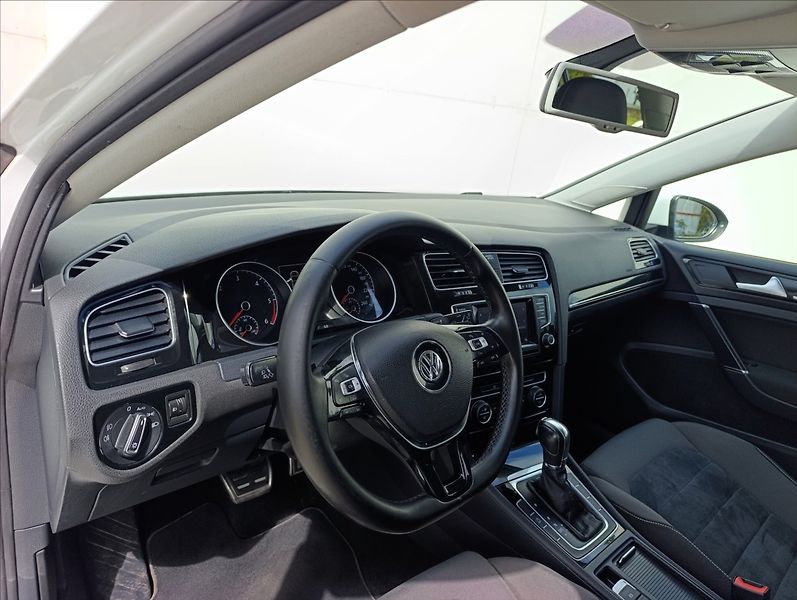 Volkswagen Golf 2,0 TDi DSG Aut.Klima Tempomat - fotka 14 z 41