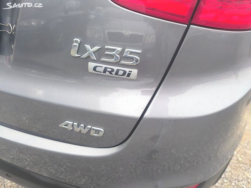Hyundai ix35 2.0D4X4,70KM,MAX VÝBAVA,KRÁSNÝ - fotka 5 z 31