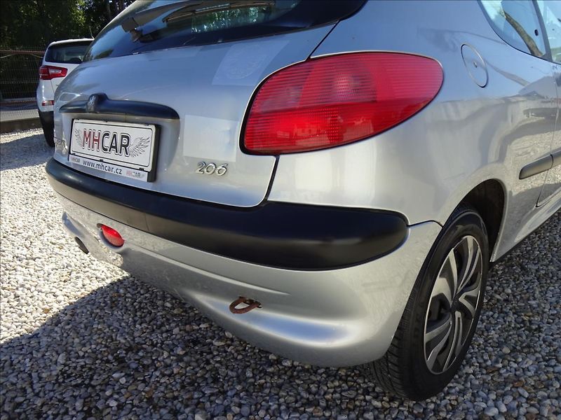Peugeot 206 1,1 i - fotka 15 z 37