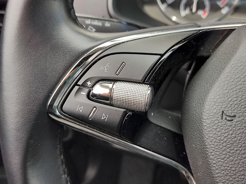 Škoda Karoq (2021) Active 1,5 Tsi - fotka 27 z 34