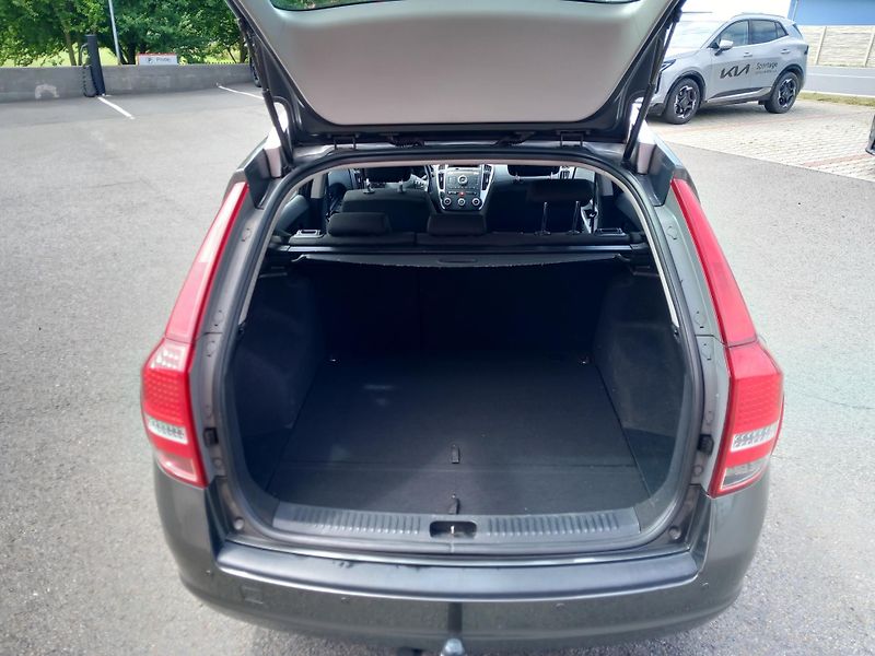 Kia Ceed SW (2011) 1,6 CRDi 6st. SPORT       - fotka 2 z 7