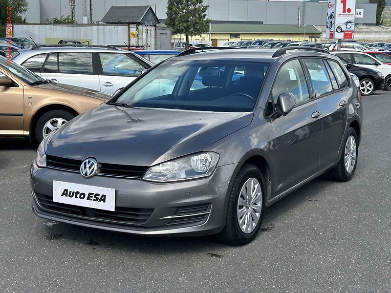 Volkswagen Golf (2015) 1.6TDi, 1.maj, DSG, STK7/28 - fotka 3 z 17