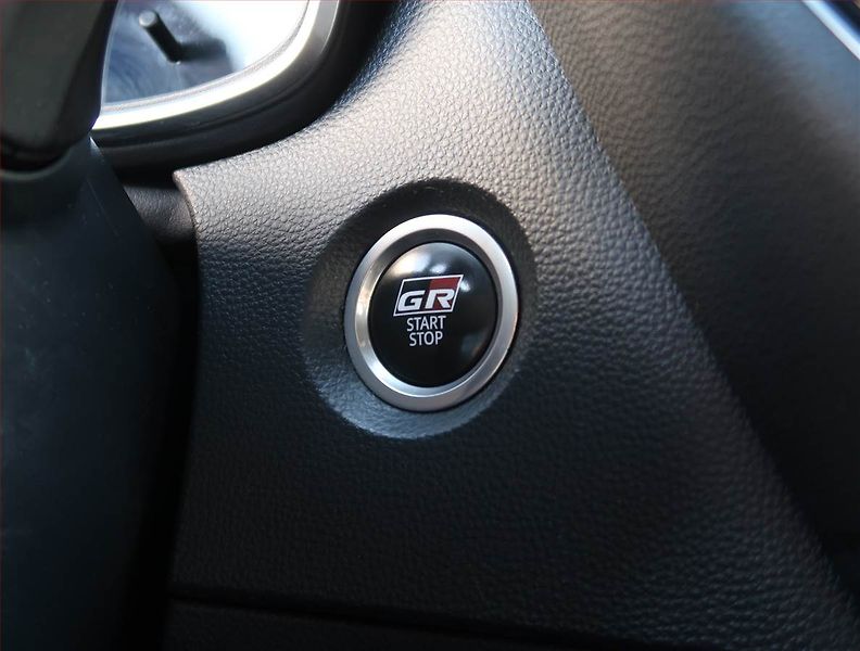 Toyota Corolla (2022) GR Sport 1.8 Hybrid, Hybrid - fotka 20 z 21