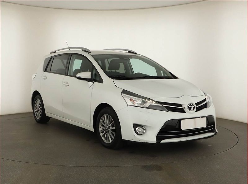 Toyota Verso (2017) 1.6 D-4D, 7 míst, Navi, Xenony - fotografie inzerátu