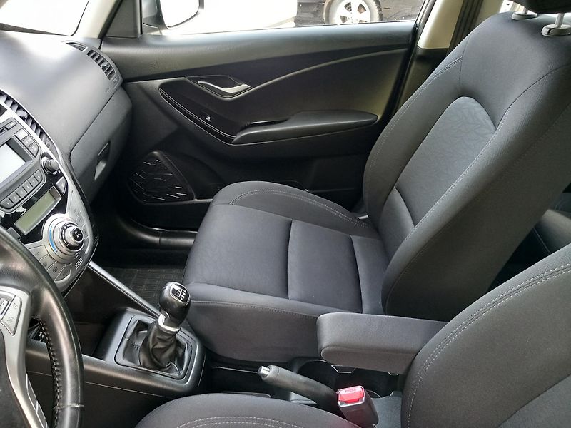 Hyundai ix20 (2014) 1,4CRDi SERVISKA VYHŘ.SEDADLA - fotka 30 z 43