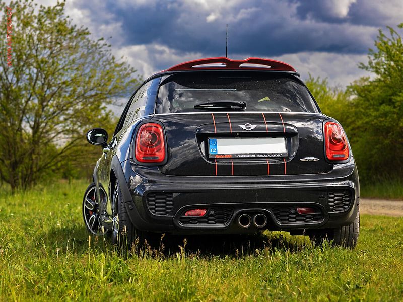 Mini Cooper (2016) 2.0i JCW, ČR, AT, LED, navi - fotka 7 z 23
