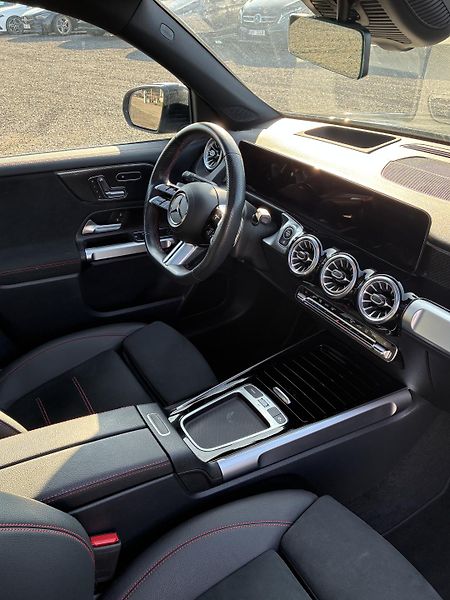 Mercedes-Benz GLB (2024) 200d 4MATIC - fotka 6 z 16