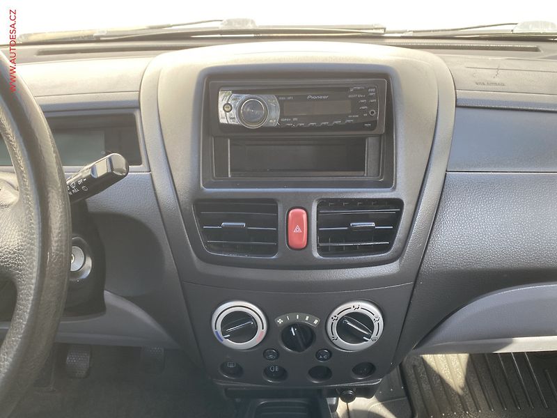 Suzuki Liana (2002) 1.6i 4x4, AC - fotka 12 z 15
