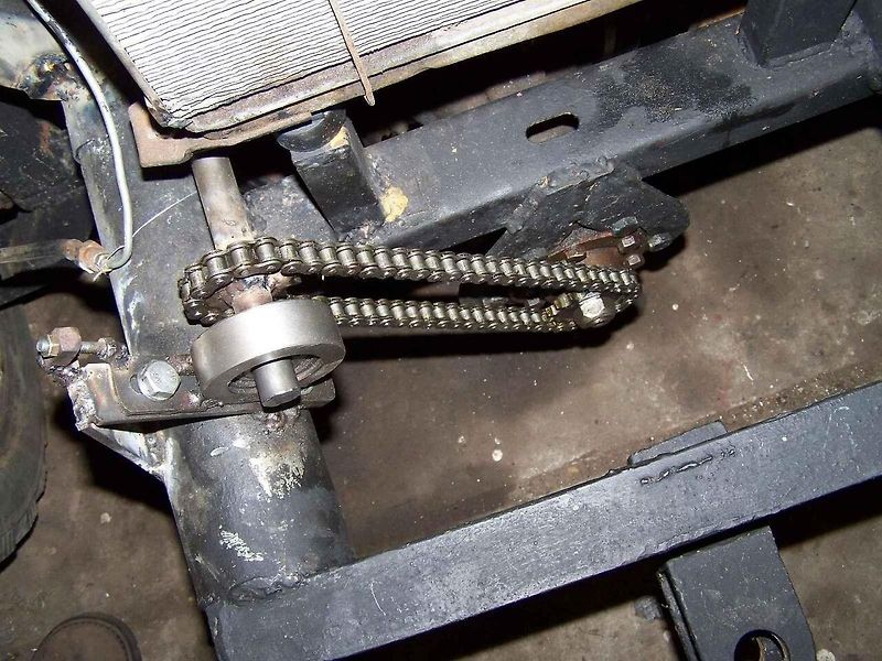 Šestikolka je složena ze tří aut, Trabantu, Škodovky a rumunského automobilu ARO.