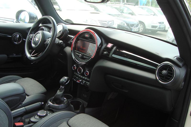 Mini Cooper (2017) 1.5 D, AUTOMAT - fotka 36 z 66