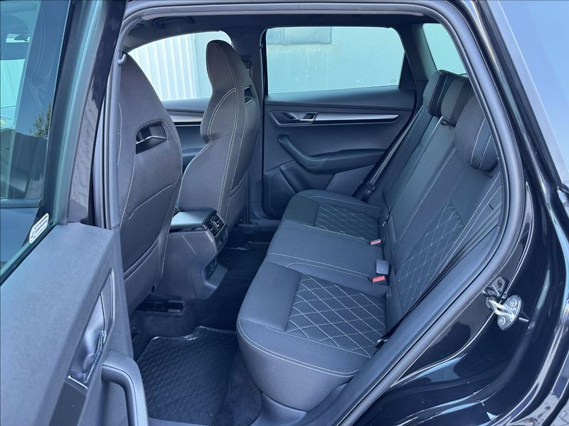 Škoda Karoq 1,5 TSI DSG SPORTLINE DPH ČR - fotka 19 z 50
