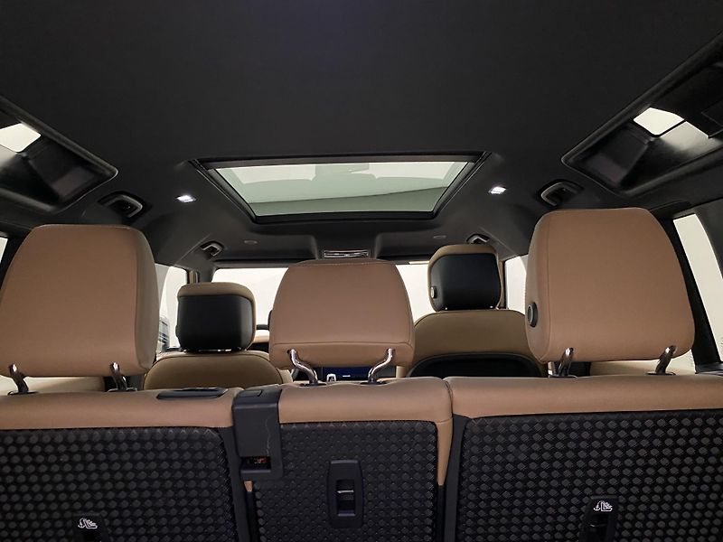 Land Rover Defender 110 D250 X-DYNAMIC SE AWD CZ  - fotka 30 z 50