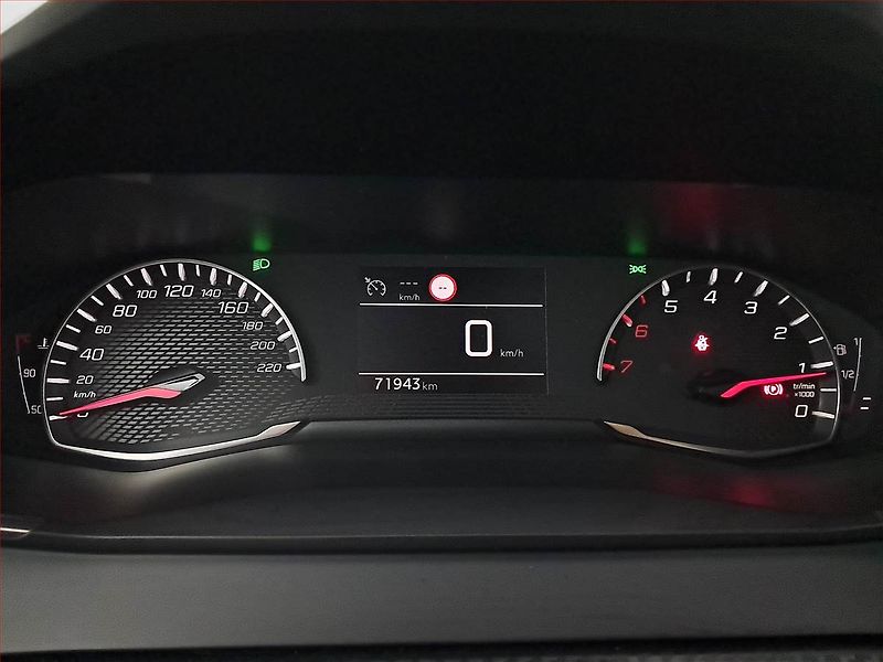Peugeot 208 (2020) Active 1.2 PureTech - fotka 11 z 17